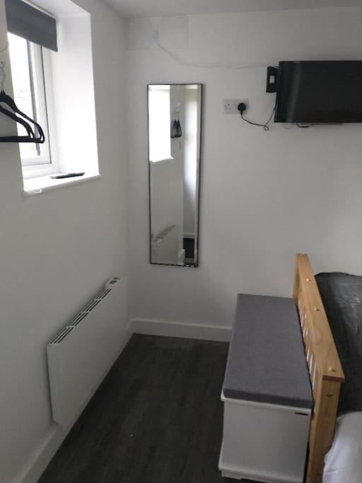 Cosy Garden Studio Room Minimum Two Night Booking Brighton Екстер'єр фото