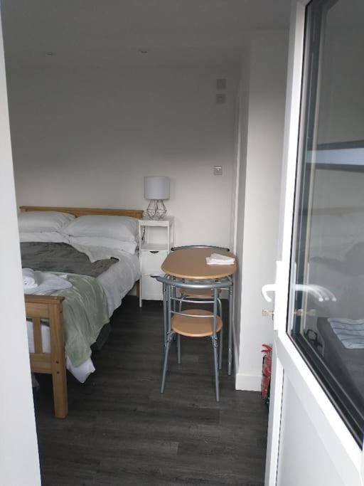 Cosy Garden Studio Room Minimum Two Night Booking Brighton Екстер'єр фото