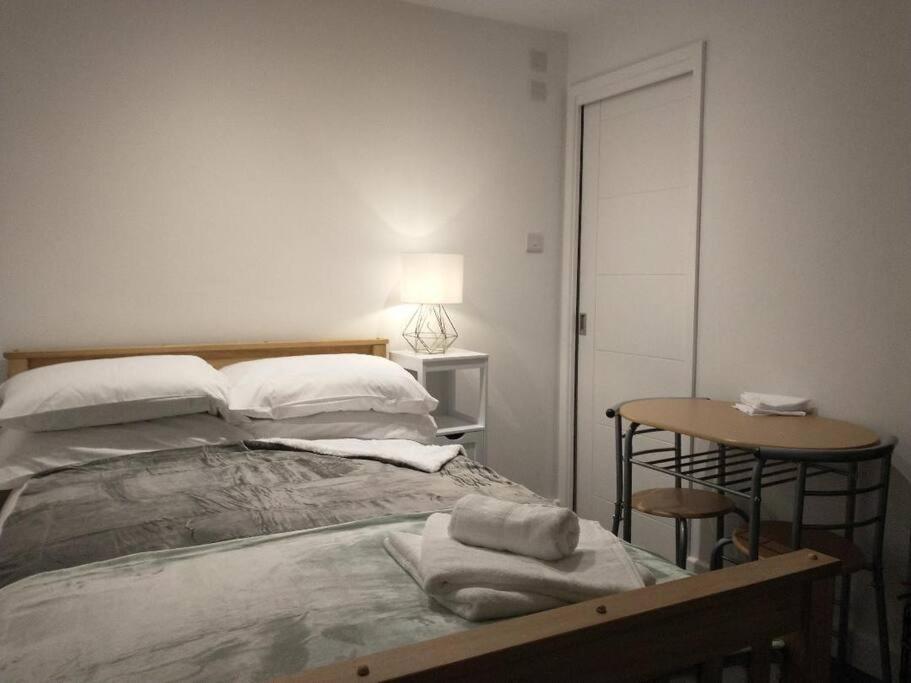 Cosy Garden Studio Room Minimum Two Night Booking Brighton Екстер'єр фото